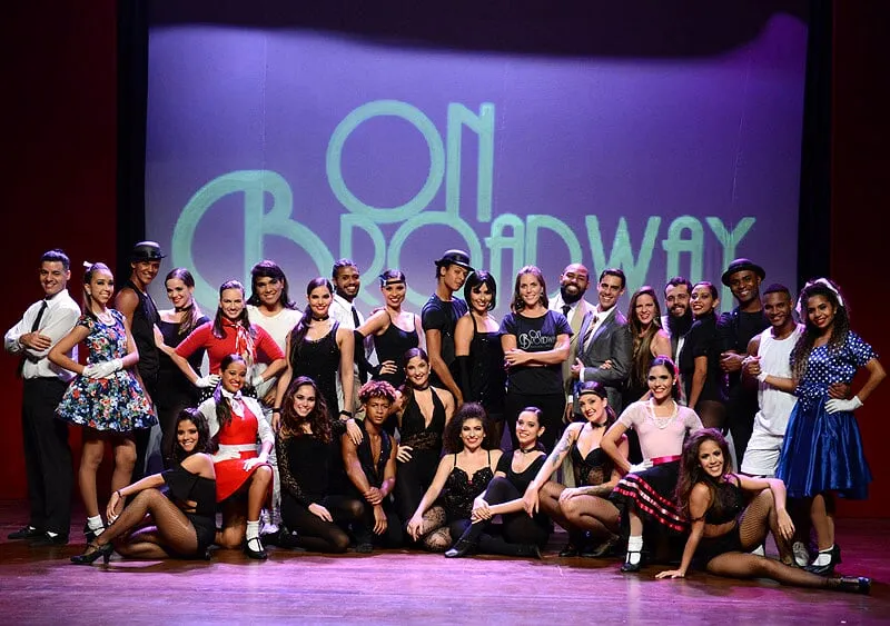 O repertório é composto por hits da Broadway e West End Londrino