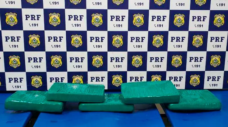 Drogas foram localizadas junto com roupas e outros objetos