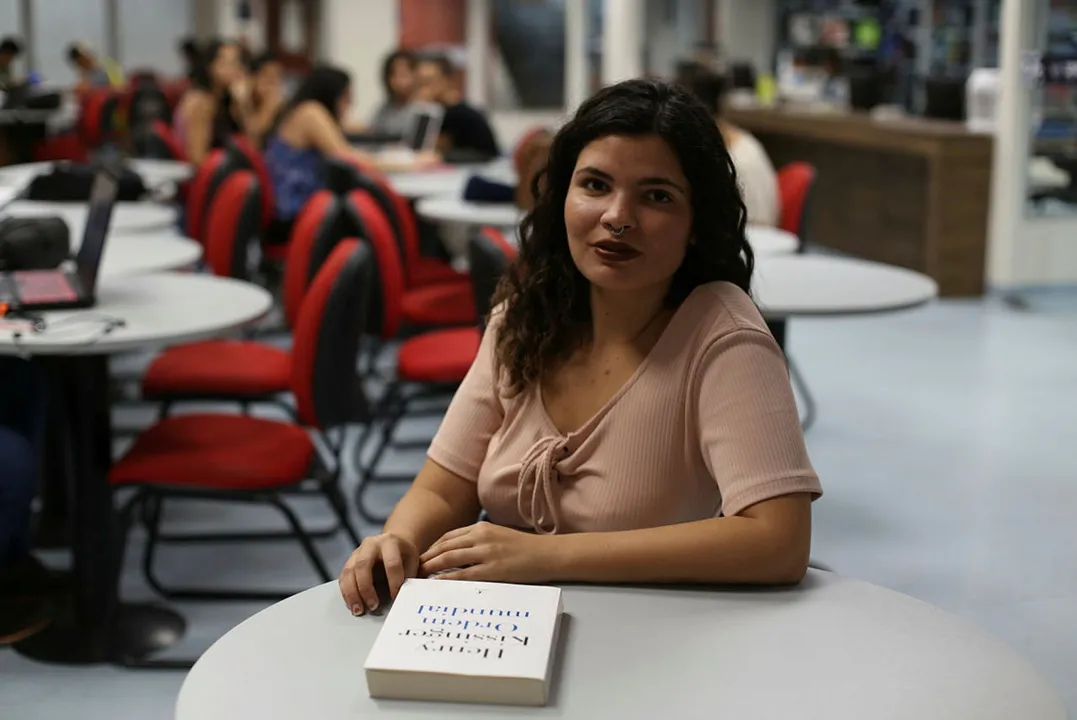 Maria Clara fez intercâmbio de um ano na França