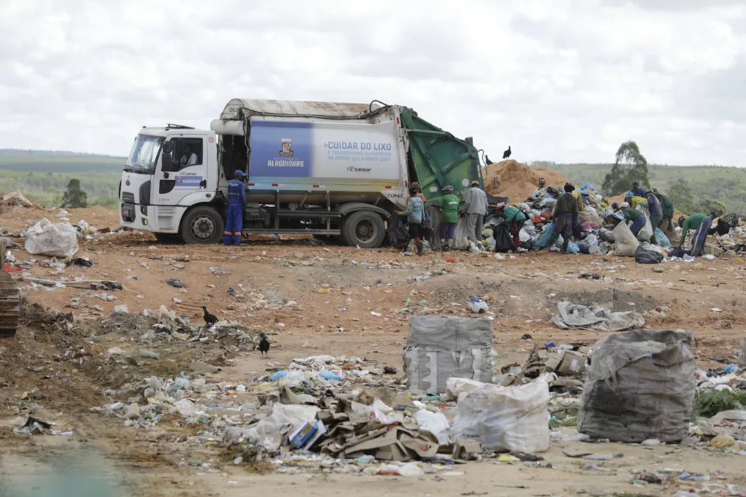O aterro levou oito meses abandonado