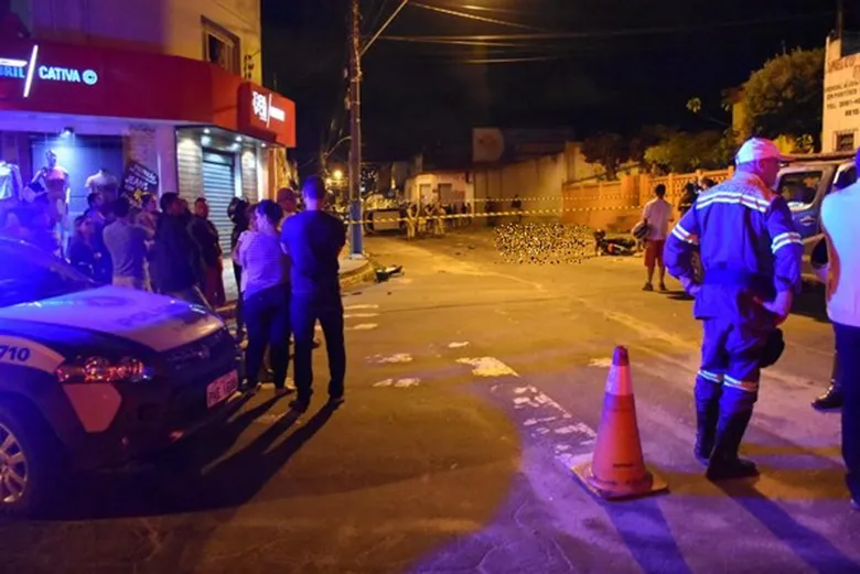 Piloto da moto foi arremessado por quase dez metros do local do acidente