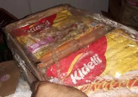 Mais de 90 kg de salsichas vencidas são encontradas em açougue