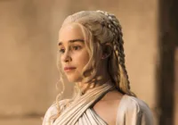 Emilia Clarke disse ter ficado 'espantada' com final de 'GoT'