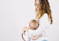 Uma nova mãe “sobrevivendo” ao puerpério