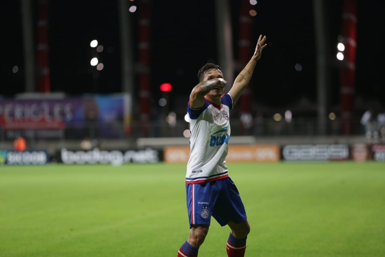 Com dois gols de Gilberto e Artur, Bahia vence o Fluminense na Arena Fonte Nova