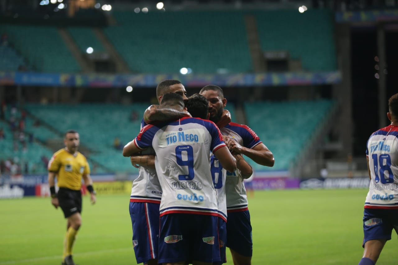 Com dois gols de Gilberto e Artur, Bahia vence o Fluminense na Arena Fonte Nova