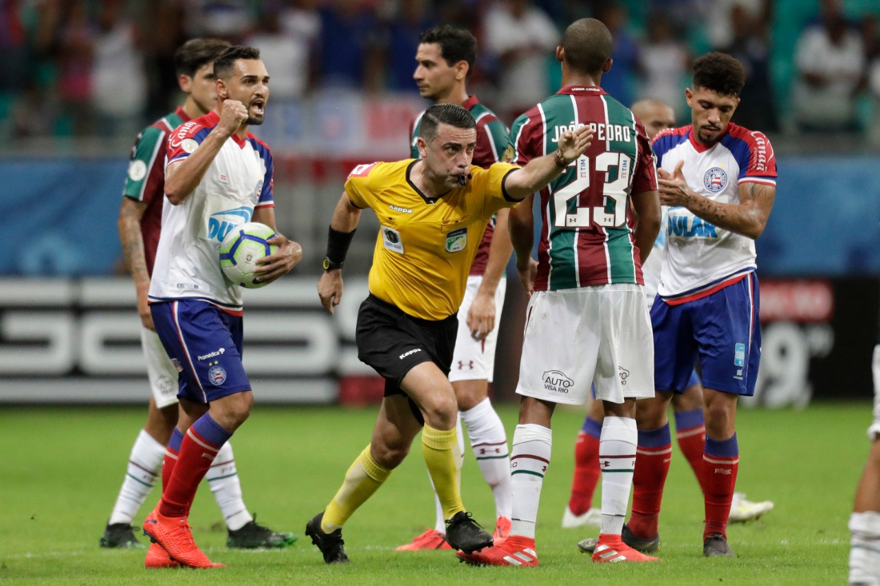 Com dois gols de Gilberto e Artur, Bahia vence o Fluminense na Arena Fonte Nova