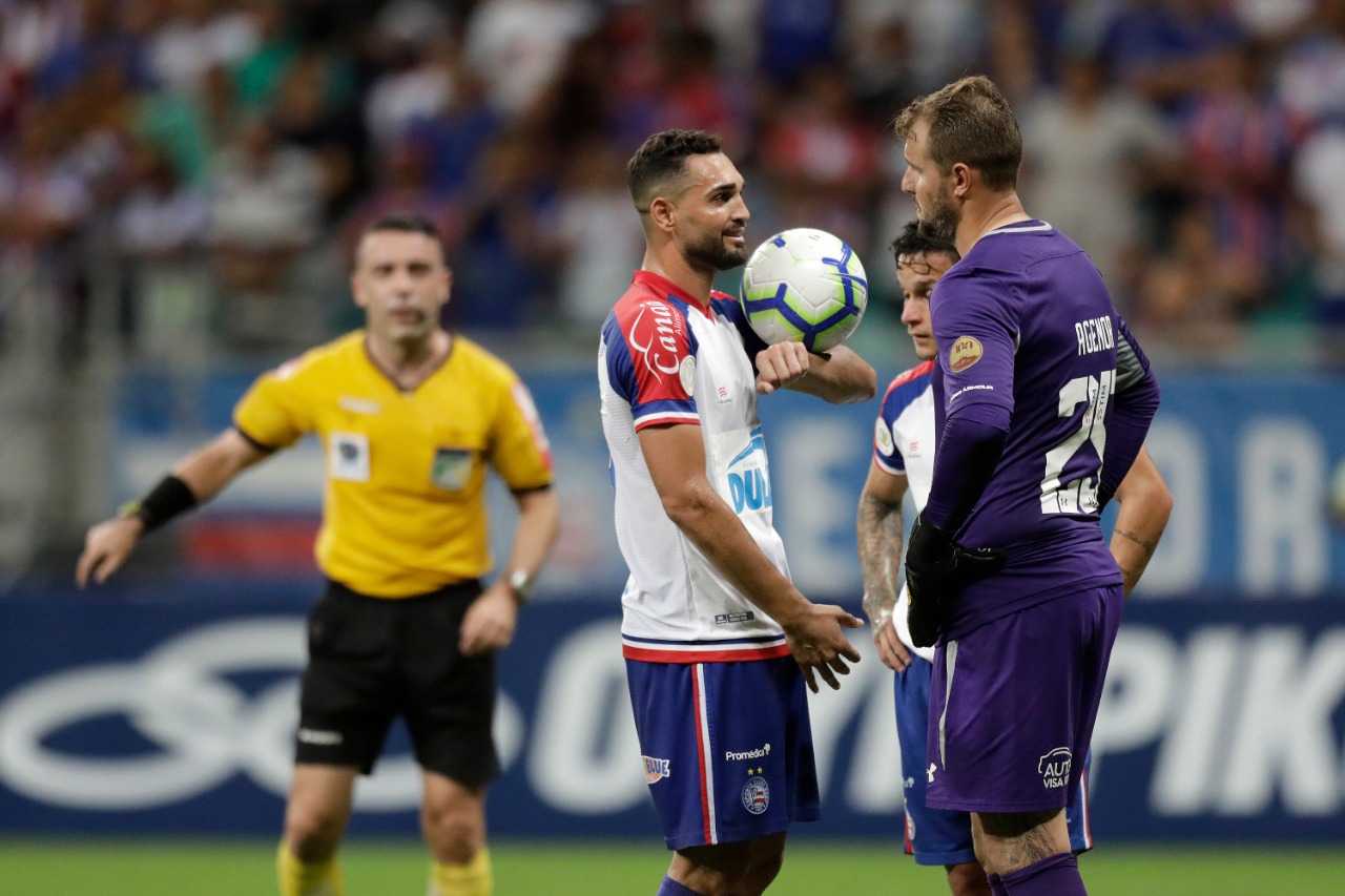 Com dois gols de Gilberto e Artur, Bahia vence o Fluminense na Arena Fonte Nova