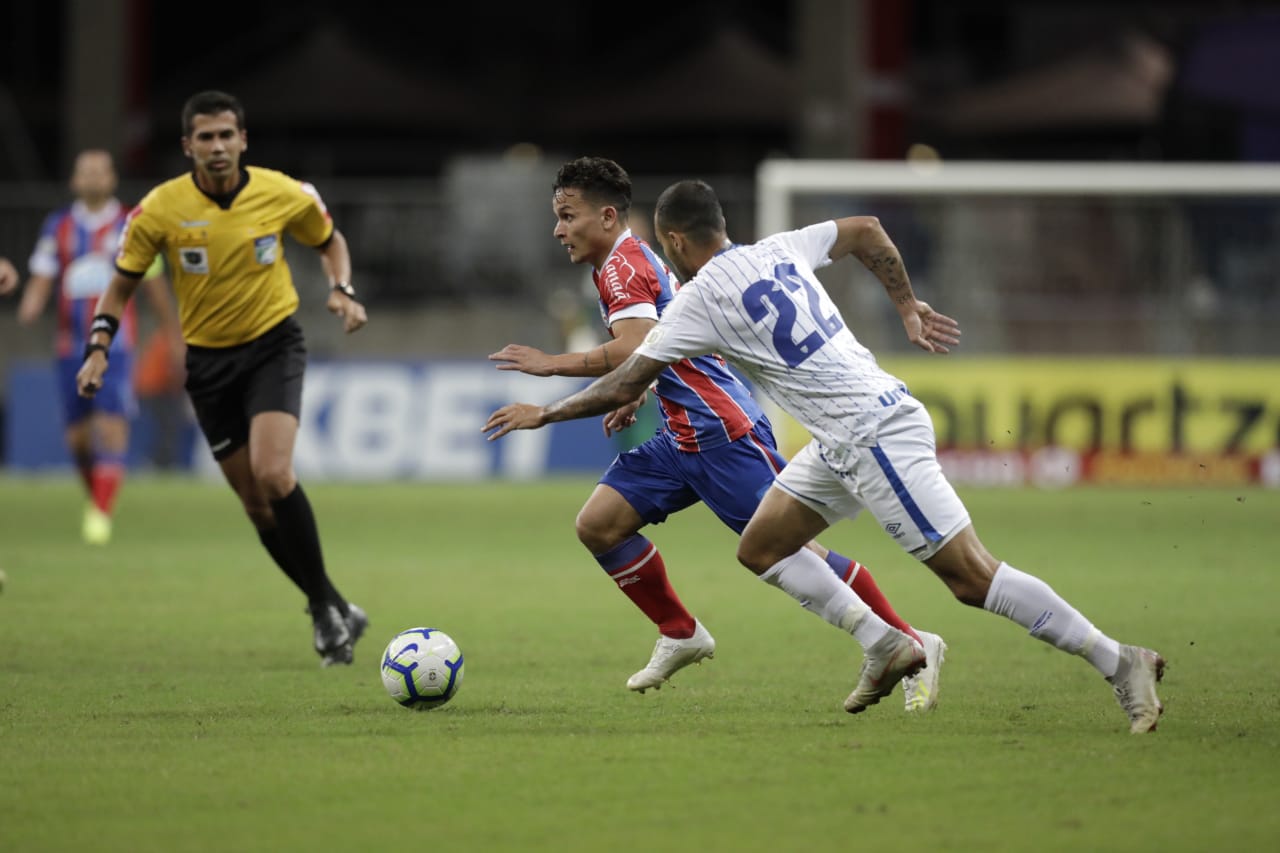 Bahia vence Avaí em casa e se reabilita no Brasileirão