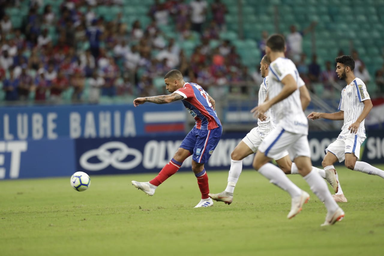 Bahia vence Avaí em casa e se reabilita no Brasileirão