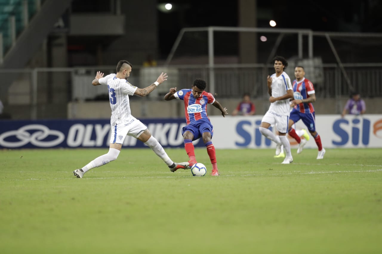 Bahia vence Avaí em casa e se reabilita no Brasileirão
