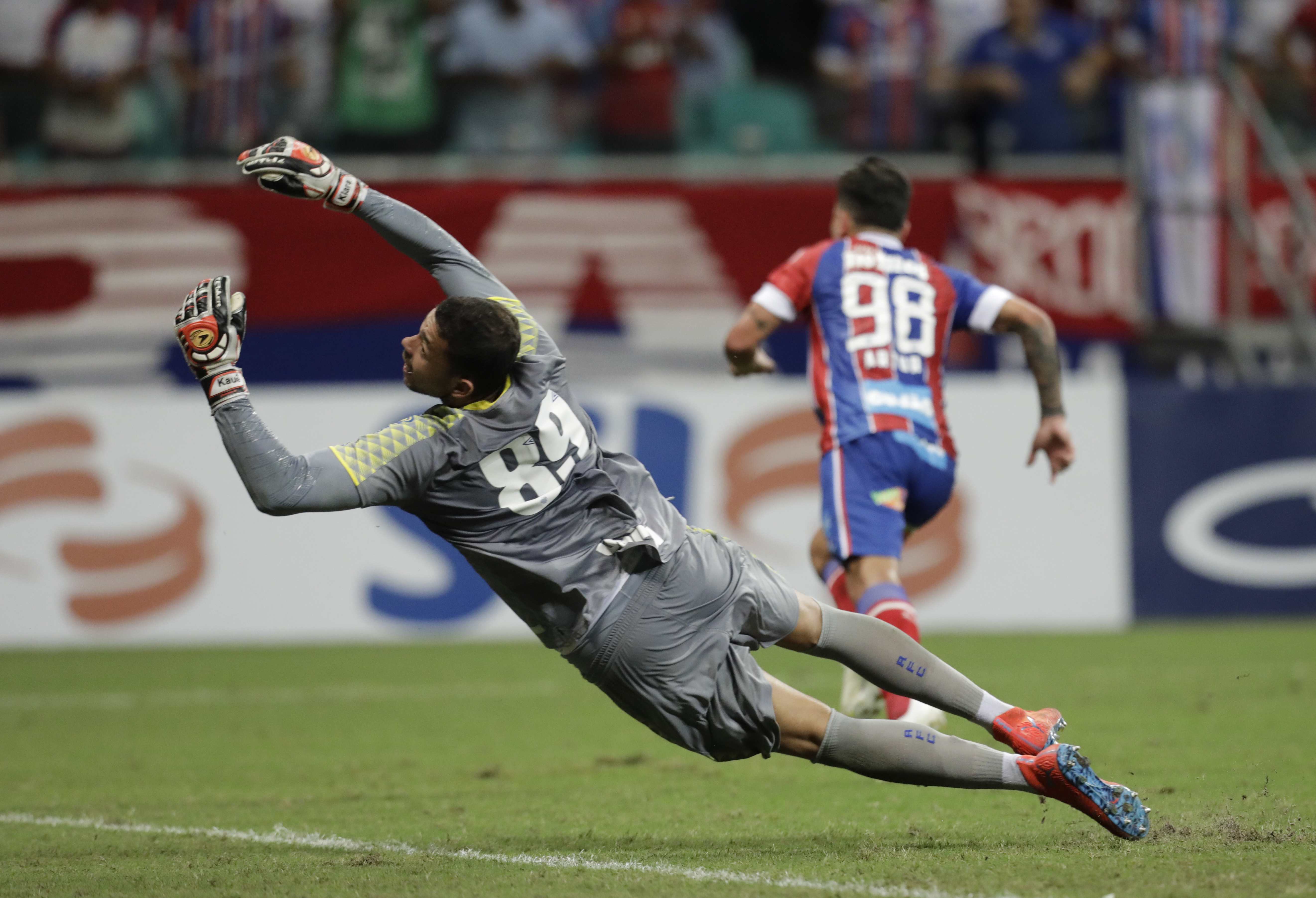 Bahia vence Avaí em casa e se reabilita no Brasileirão