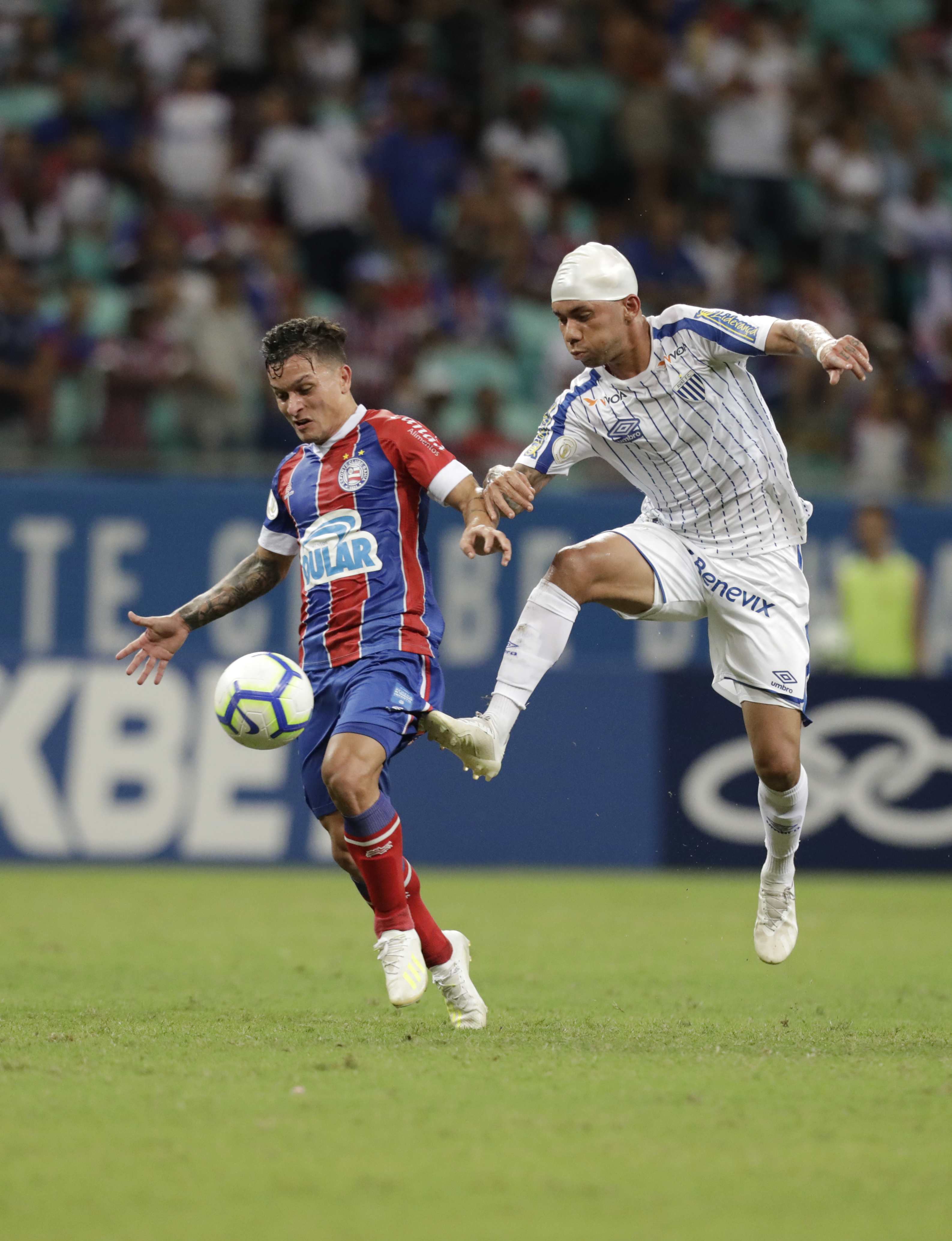 Bahia vence Avaí em casa e se reabilita no Brasileirão