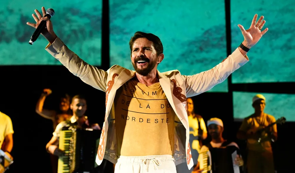 Cantor se apresenta no interior nas festas de São João