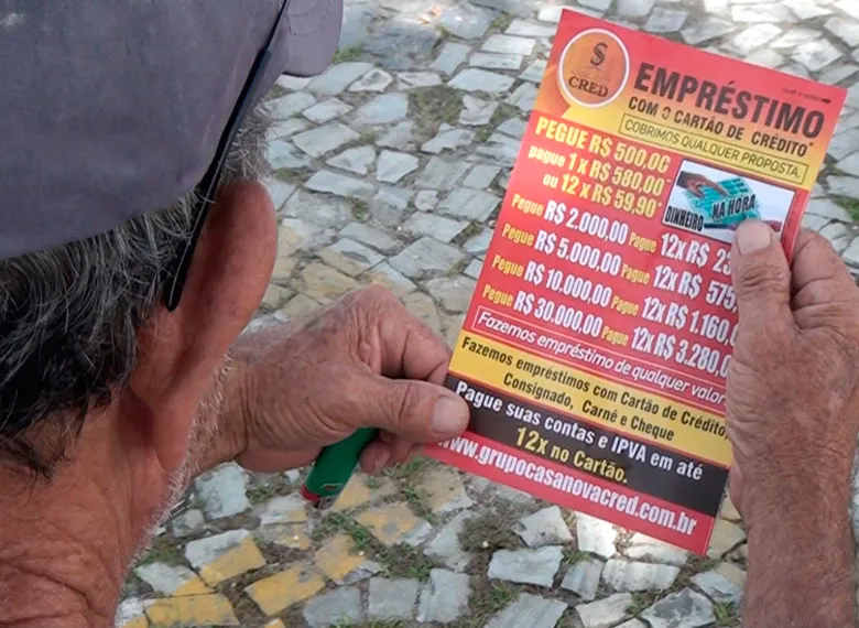 Consumidor é orientado é fazer os empréstimos com cartão de crédito