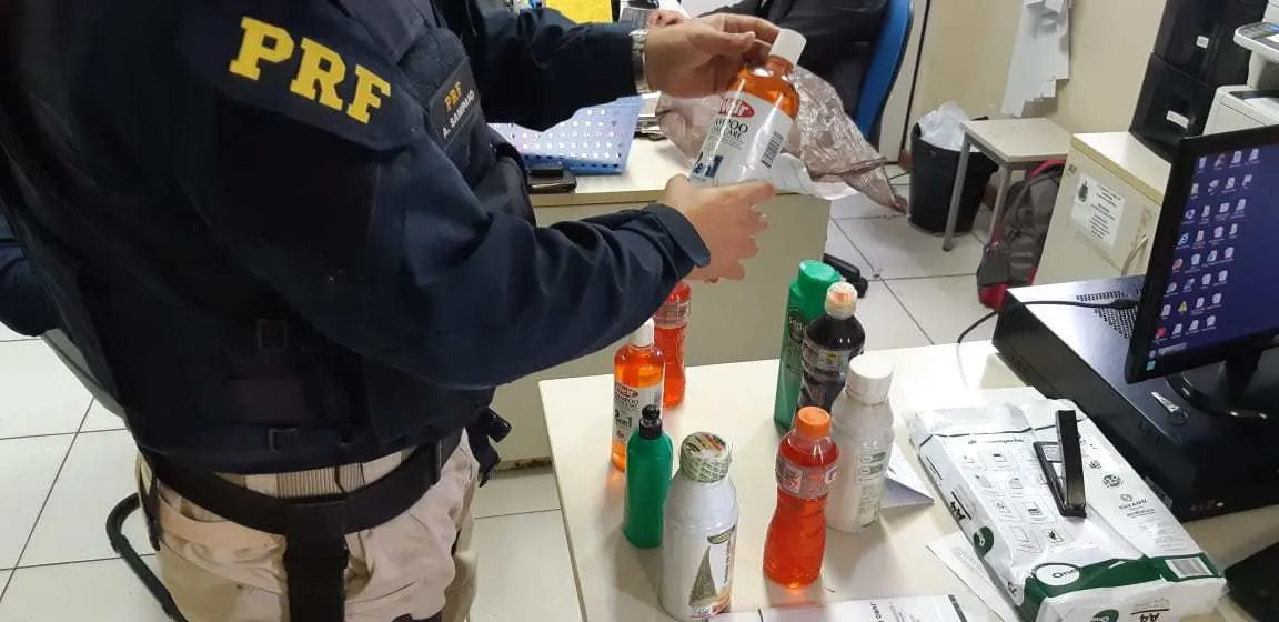 Suspeita teria escondido a droga em produtos de alisamento de cabelo