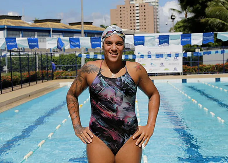 Baiana, de 27 anos, já conquistou nove medalhas nas maratonas aquáticas