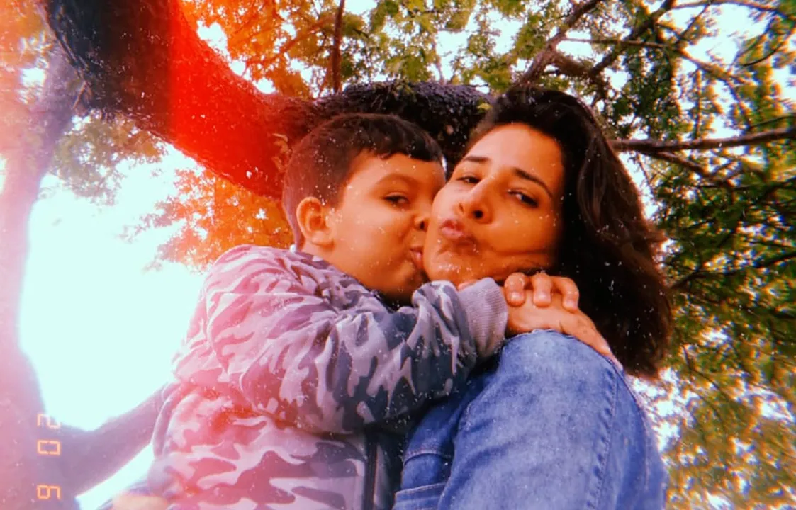 Juliana se tornou avó aos 30 anos e, assim como ela, sua filha foi mãe aos 15