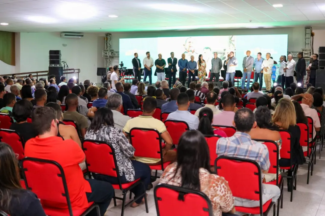 A cerimônia aconteceu no Salão Garcia D’Ávila, com a presença de cerca de 600 pessoas.