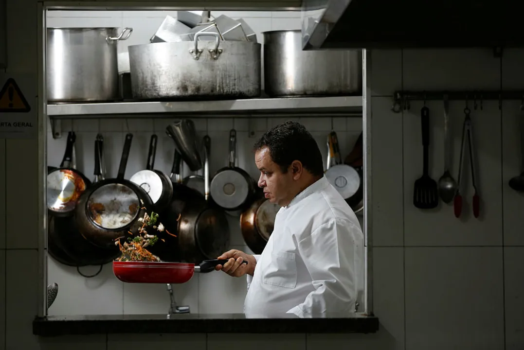 Com 20 anos de profissão, o chef Joelson Peixinho estudou no Senac