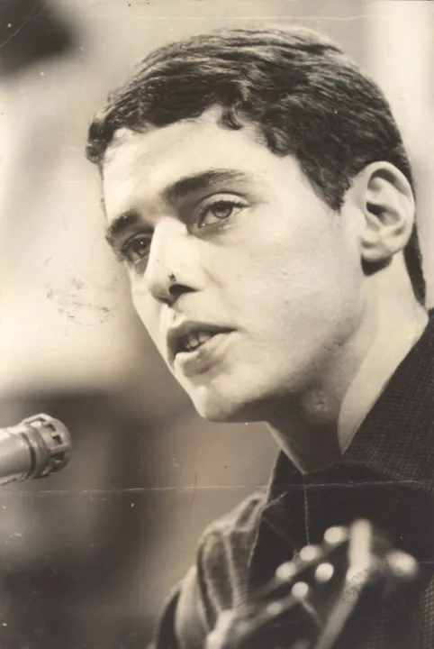 Canção foi gravado por Chico Buarque em 1970