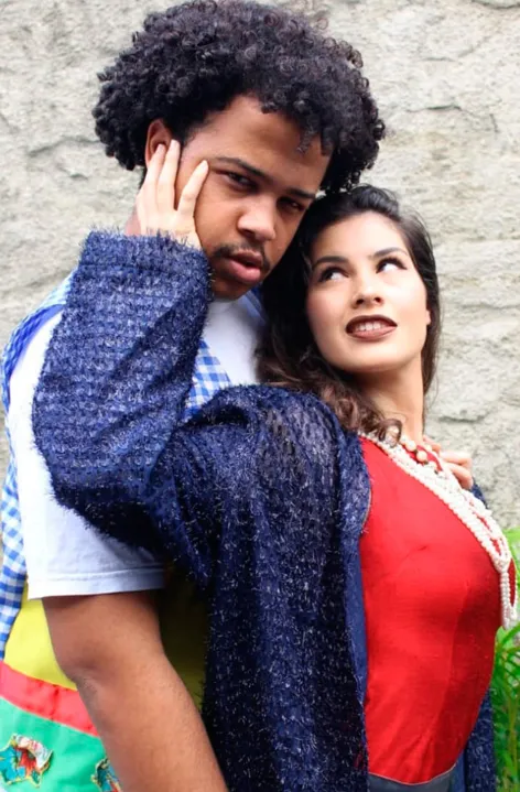 Peça é uma comédia de costumes que trata de temas variados