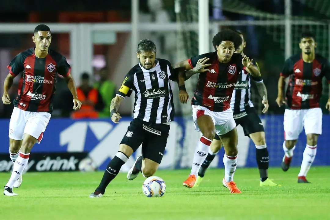 Mesmo com um a mais durante a metade do 2º tempo, o Rubro-Negro não conseguiu furar a defesa adversária