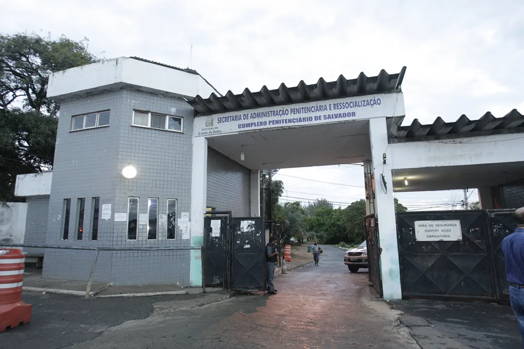 Grupo formado por cinco mulheres e 16 homens recebia ordens de detento da Penitenciária Lemos de Brito