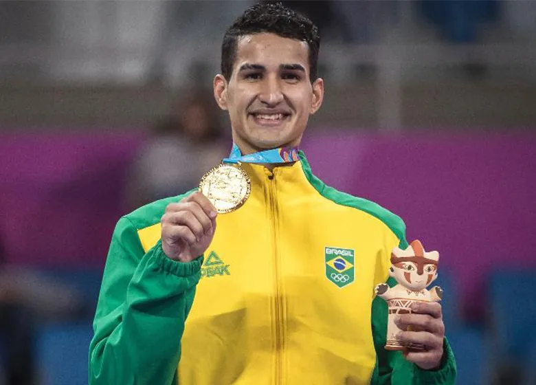 Edival Marques virou para cima do dominicano Bernardo Pie no Taekwondo e garantiu o ouro