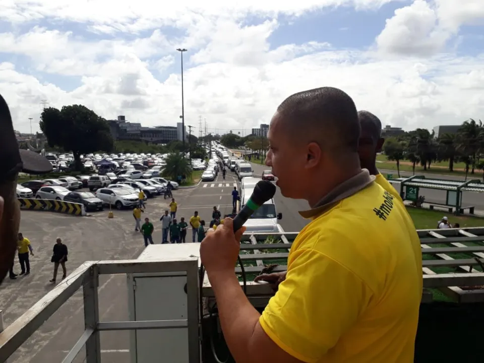 Protesto é conta PL 13.855, que impede a regulamentação da atividade