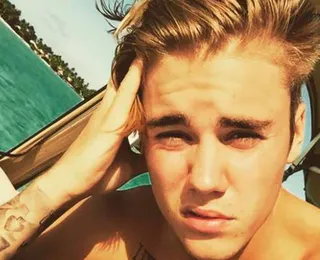 Justin Bieber participa de desafio da garrafa e convida Tom Cruise