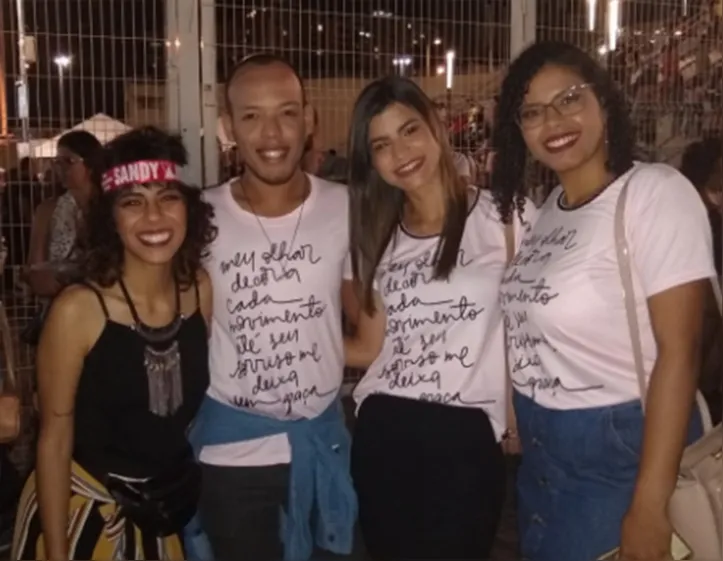 Imagem ilustrativa da imagem Com Fonte Nova lotada, Sandy e Júnior fazem público voltar no tempo