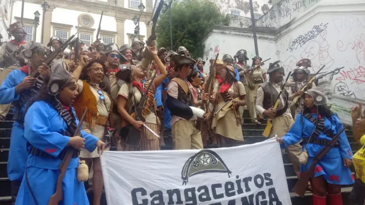 2 de Julho: cortejo com os caboclos chega ao Campo Grande