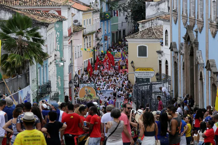 2 de Julho: cortejo com os caboclos chega ao Campo Grande