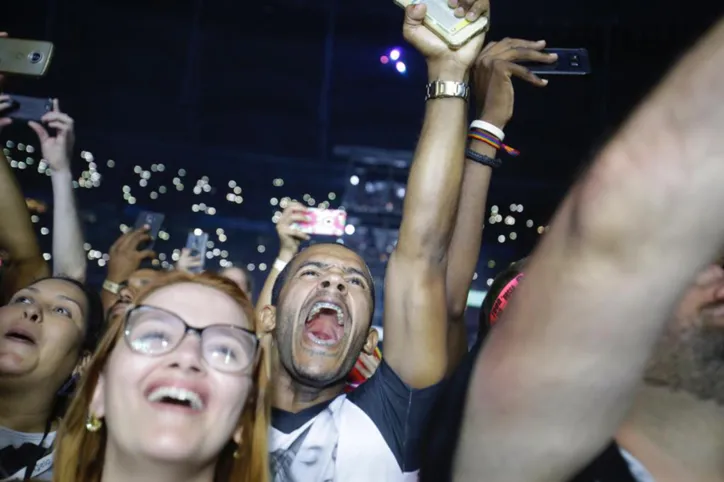 Com Fonte Nova lotada, Sandy e Júnior fazem público voltar no tempo