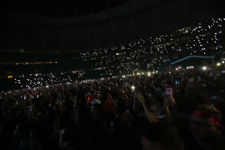 Com Fonte Nova lotada, Sandy e Júnior fazem público voltar no tempo