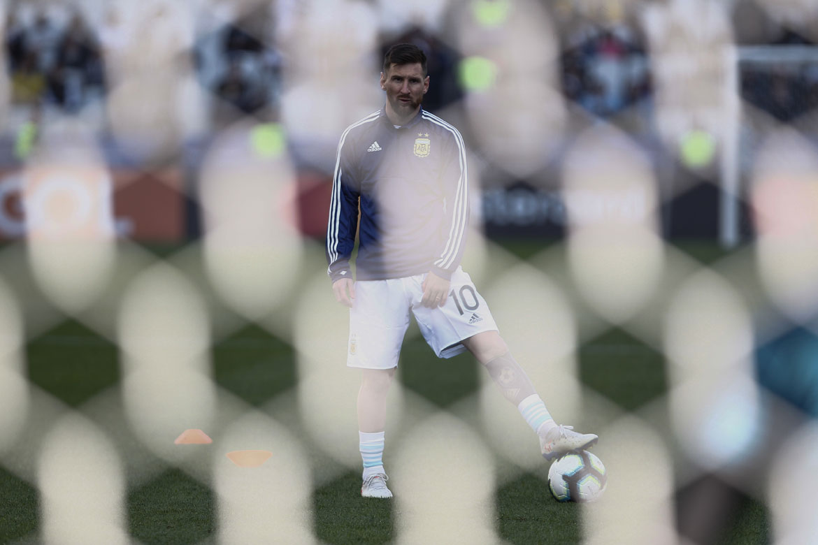 Argentina tem Messi expulso, mas vence Chile e fica com 3º lugar na Copa América