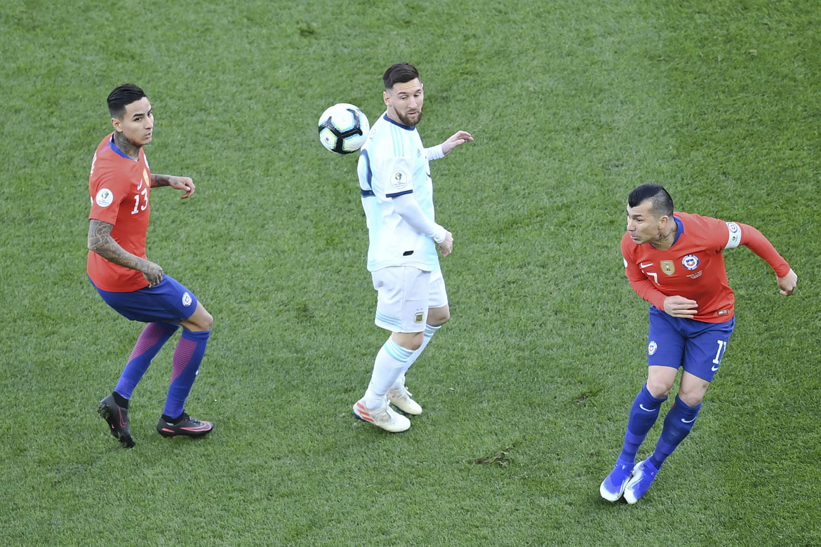 Argentina tem Messi expulso, mas vence Chile e fica com 3º lugar na Copa América
