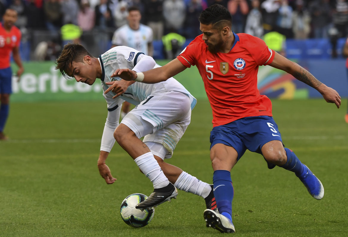 Argentina tem Messi expulso, mas vence Chile e fica com 3º lugar na Copa América