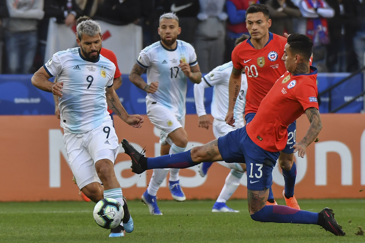 Argentina tem Messi expulso, mas vence Chile e fica com 3º lugar na Copa América