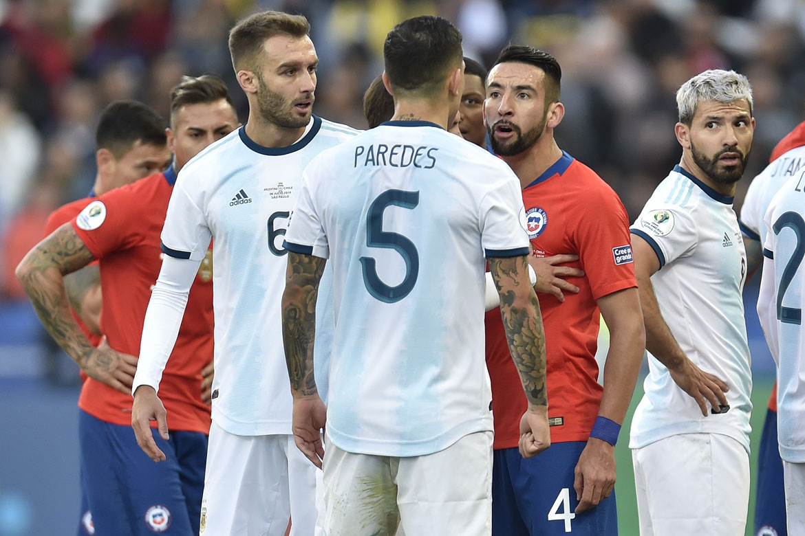 Argentina tem Messi expulso, mas vence Chile e fica com 3º lugar na Copa América