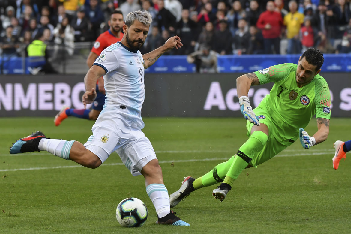 Argentina tem Messi expulso, mas vence Chile e fica com 3º lugar na Copa América