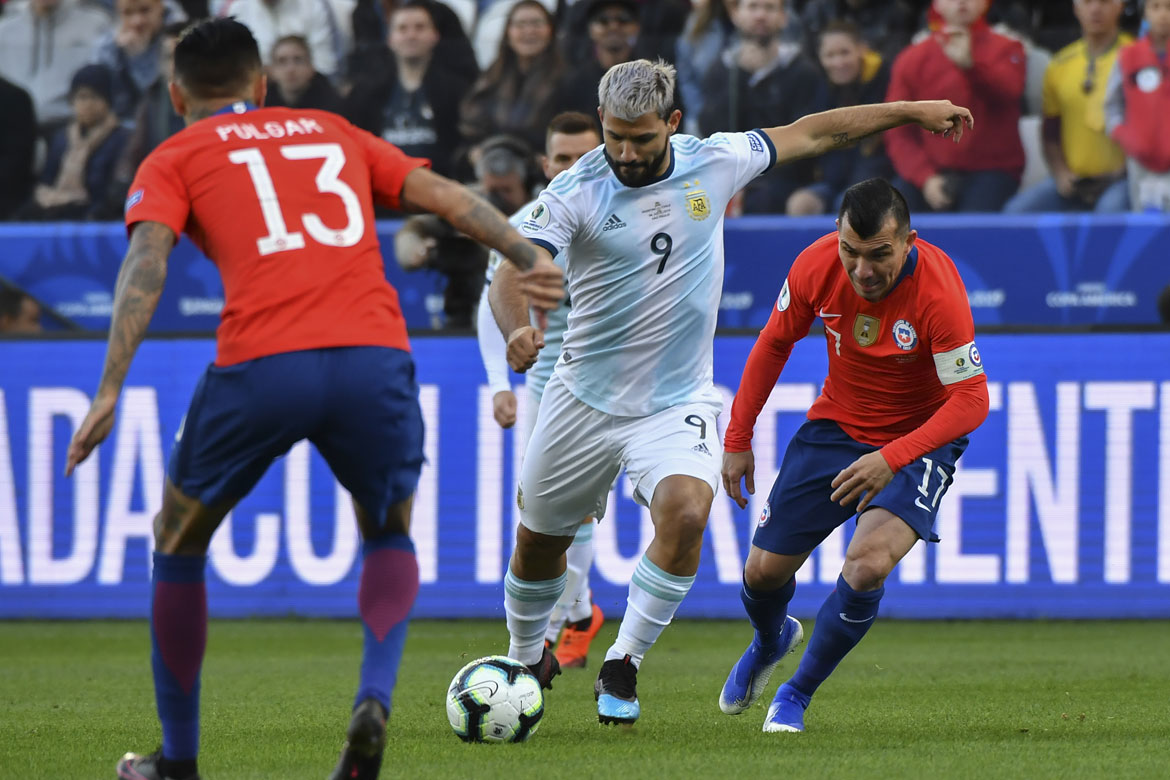 Argentina tem Messi expulso, mas vence Chile e fica com 3º lugar na Copa América