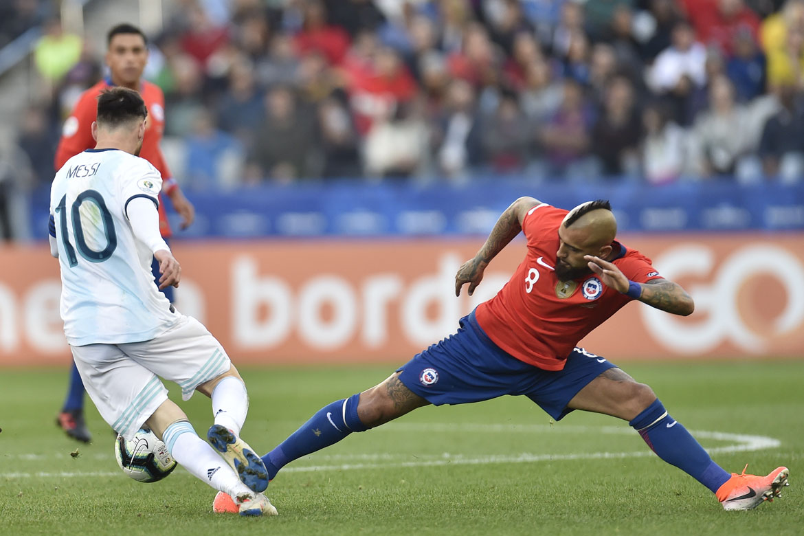 Argentina tem Messi expulso, mas vence Chile e fica com 3º lugar na Copa América