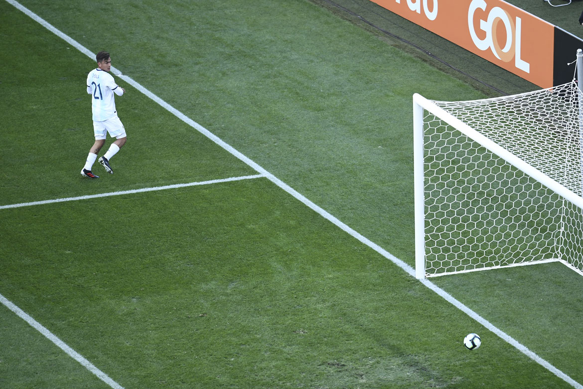 Argentina tem Messi expulso, mas vence Chile e fica com 3º lugar na Copa América