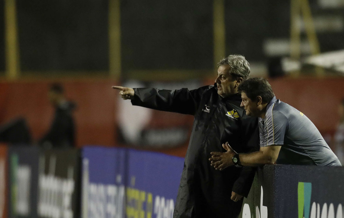 Com dois de Anselmo Ramon, Vitória bate Criciúma e finda jejum