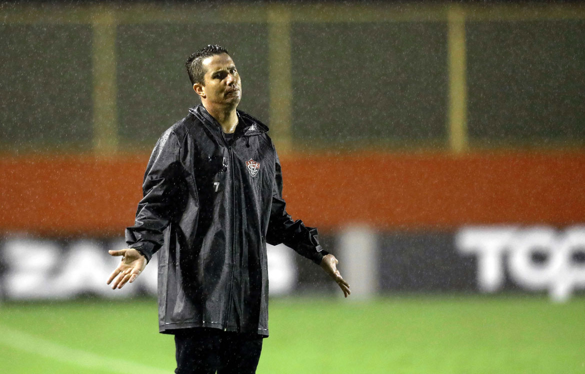 Com dois de Anselmo Ramon, Vitória bate Criciúma e finda jejum