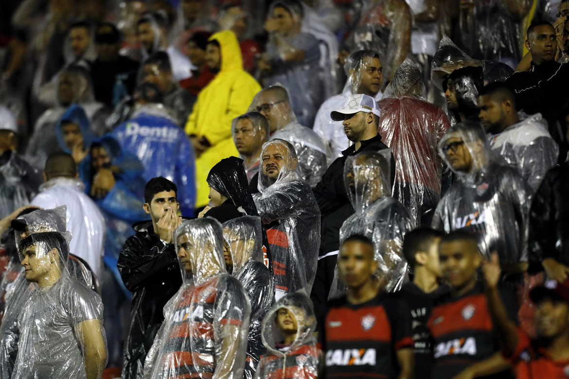 Com dois de Anselmo Ramon, Vitória bate Criciúma e finda jejum