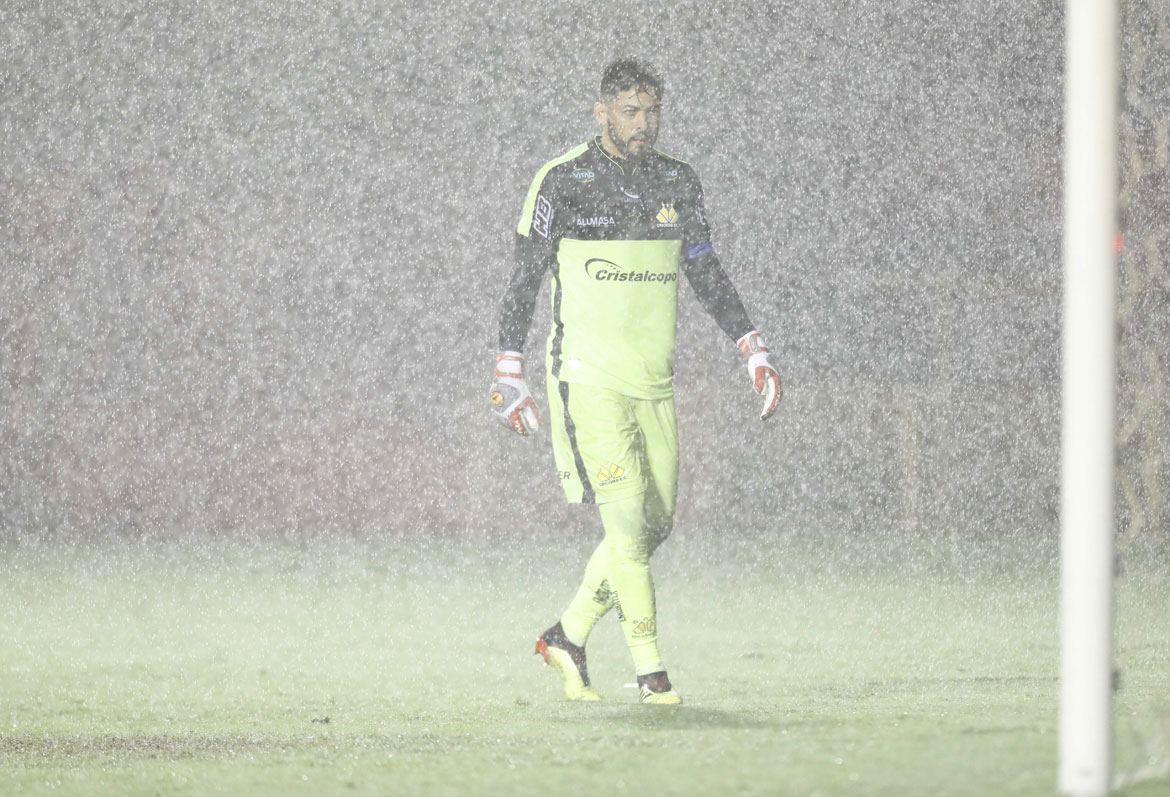 Com dois de Anselmo Ramon, Vitória bate Criciúma e finda jejum