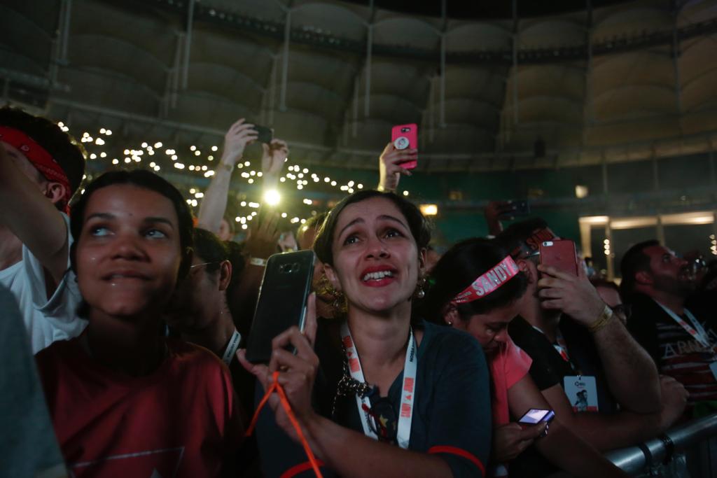 Com Fonte Nova lotada, Sandy e Júnior fazem público voltar no tempo